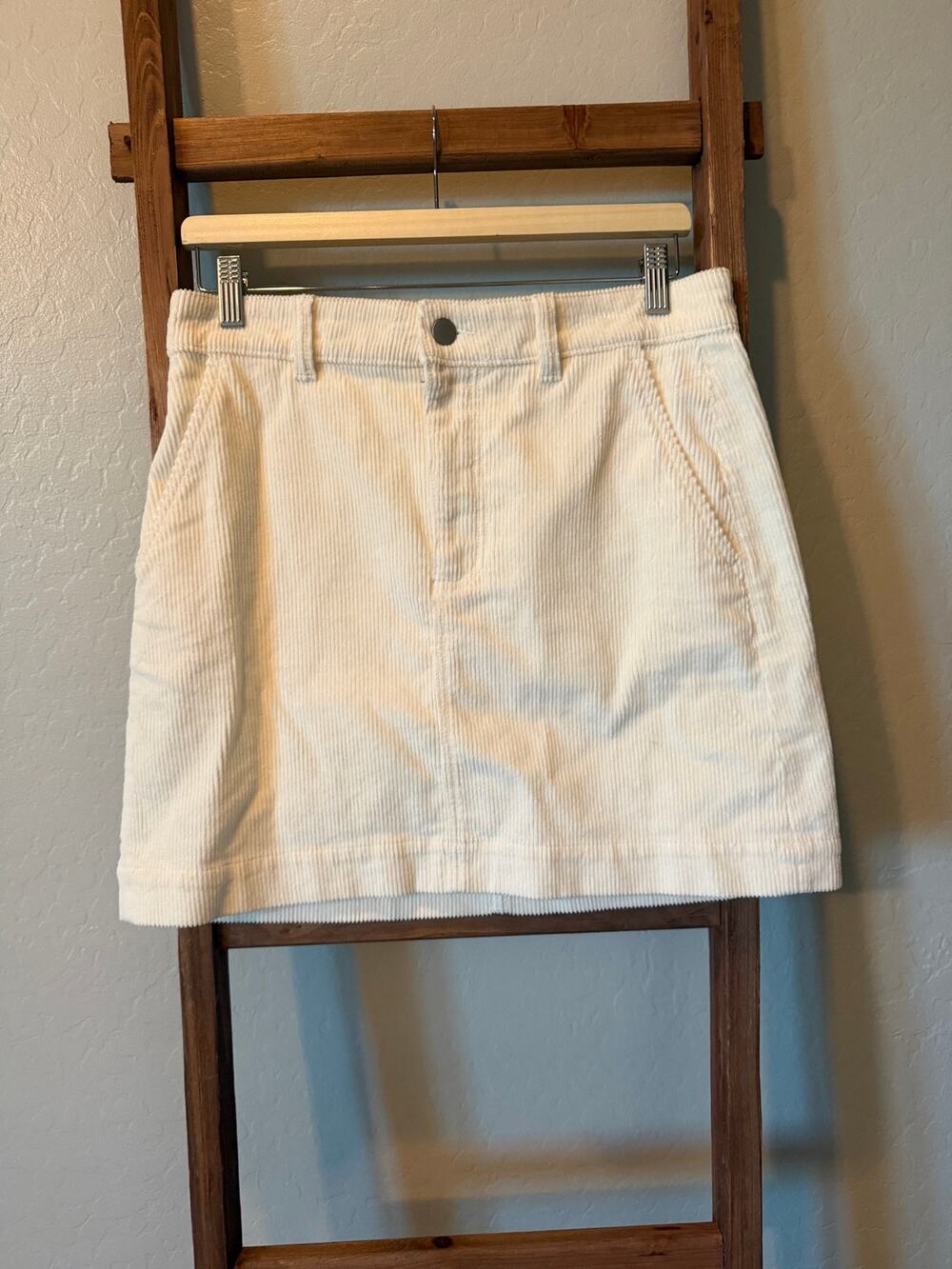 Everlane Corduroy Stamp Mini Skirt Size 8 Cream Preppy Classic Y2K fall staple